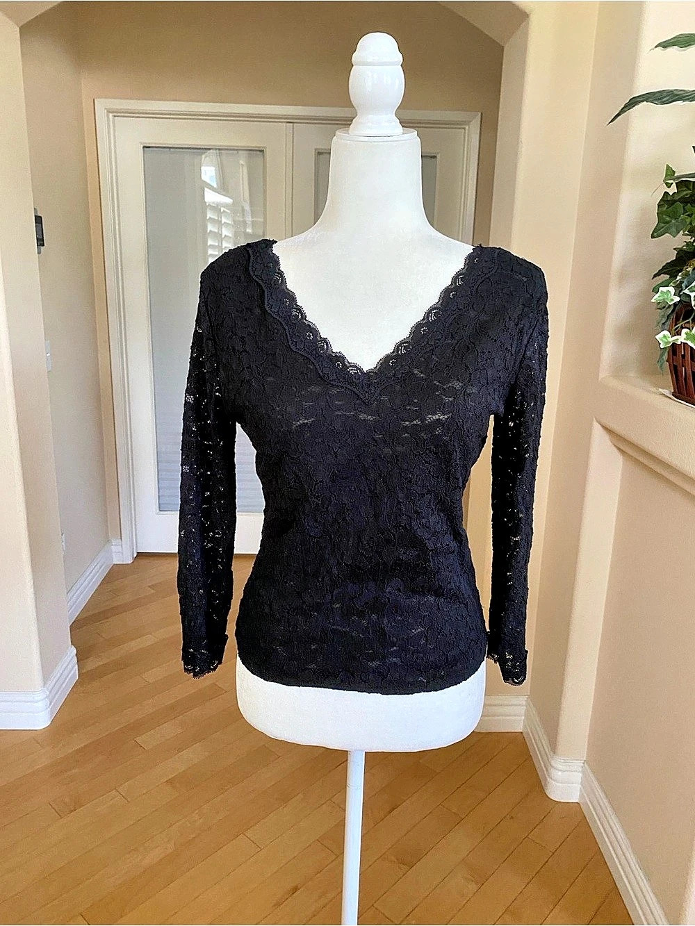 Ambiance Lace Top Black Stretch Lace Long Sleeve Top Size Large Like New